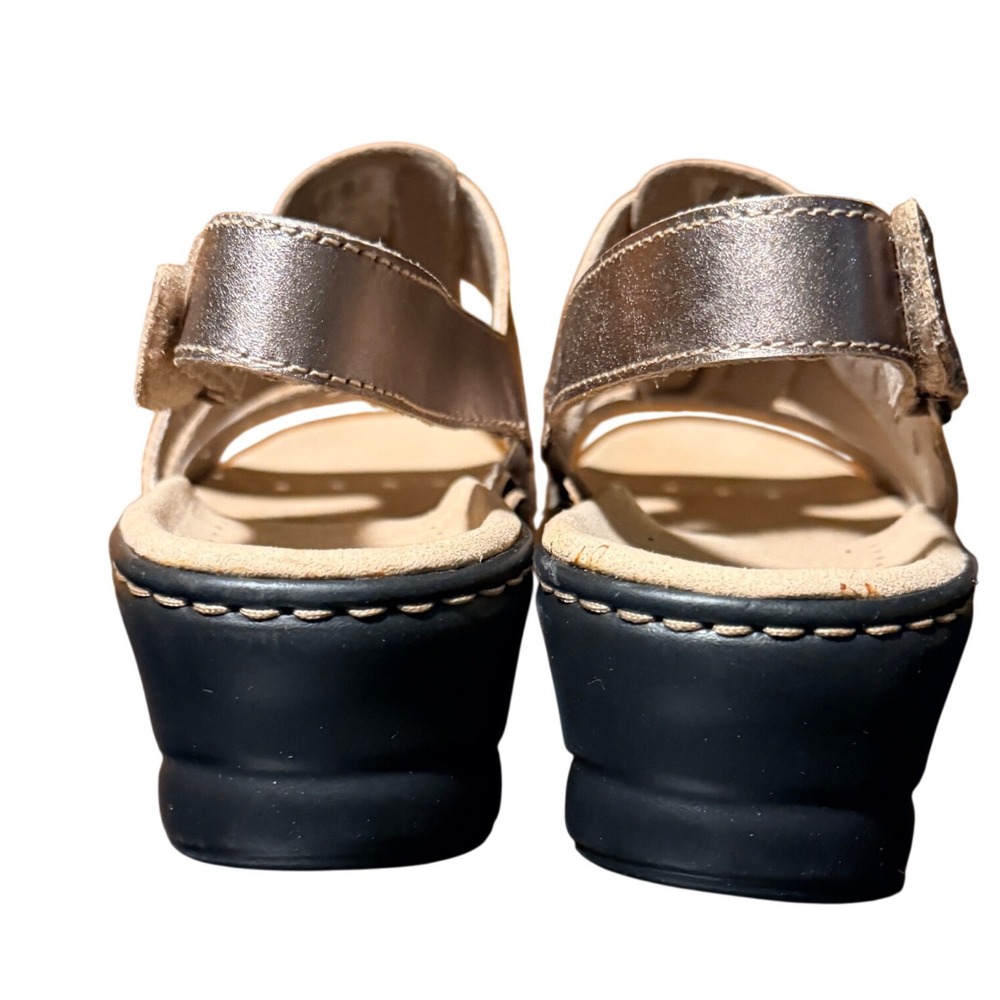 Clarks Lexi Qwin NEW Sandals Women 9.5 Pewter Metallic Leather Wedge Strappy - Picture 7 of 8